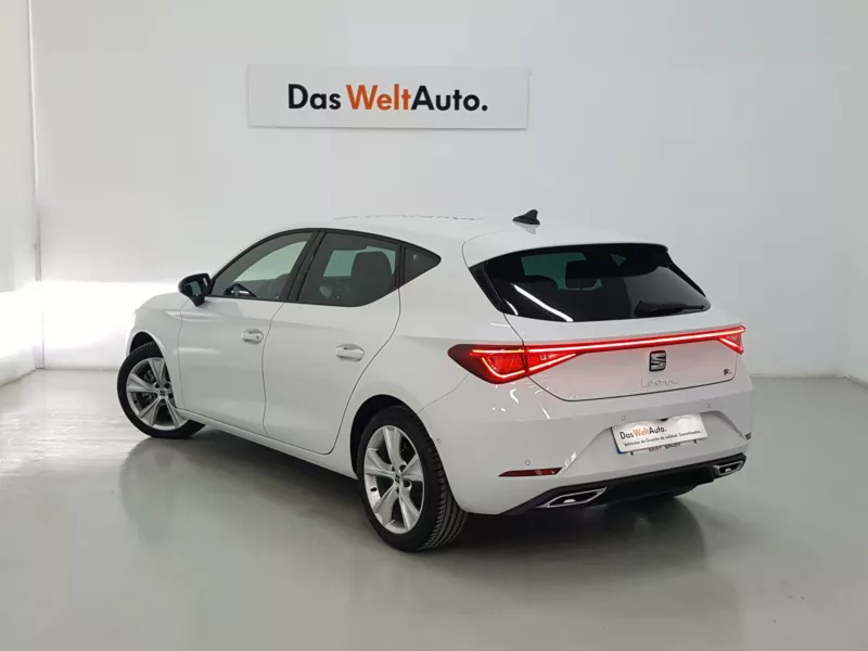 SEAT LEON Gasolina 2022 segunda-mano Jaén