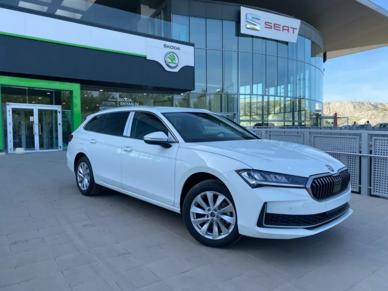 SKODA SUPERB COMBI Gasolina nuevo entrega inmediata Jaén