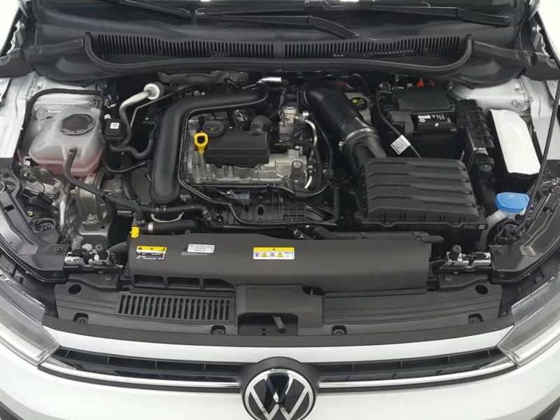 VOLKSWAGEN POLO Gasolina 2023 segunda-mano Jaén