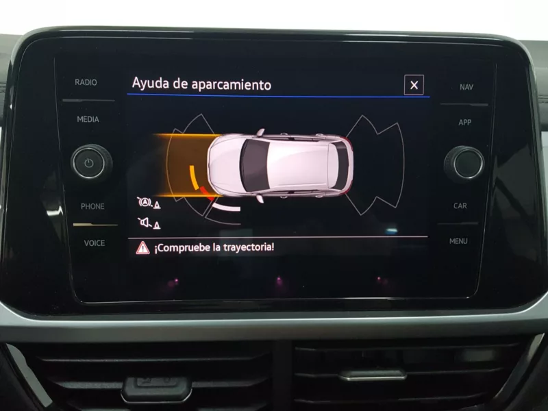 VOLKSWAGEN T-ROC Gasolina 2023 segunda-mano Jaén