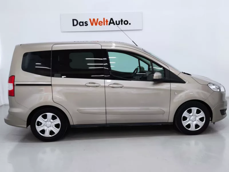 FORD Tourneo Connet Gasolina 2015 segunda-mano Jaén