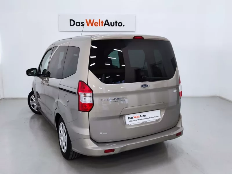 FORD Tourneo Connet Gasolina 2015 segunda-mano Jaén