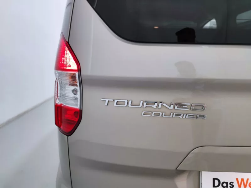 FORD Tourneo Connet Gasolina 2015 segunda-mano Jaén