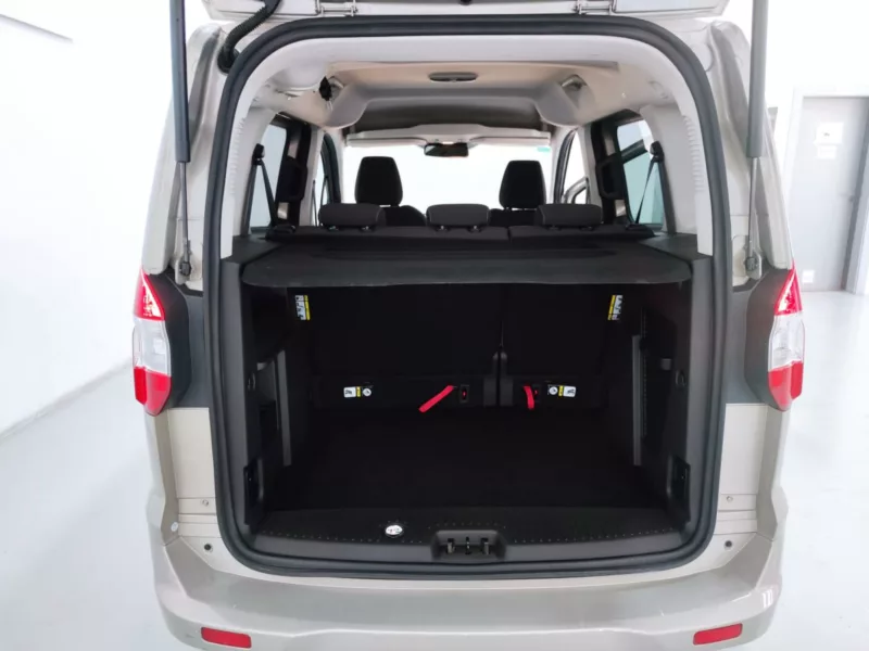 FORD Tourneo Connet Gasolina 2015 segunda-mano Jaén