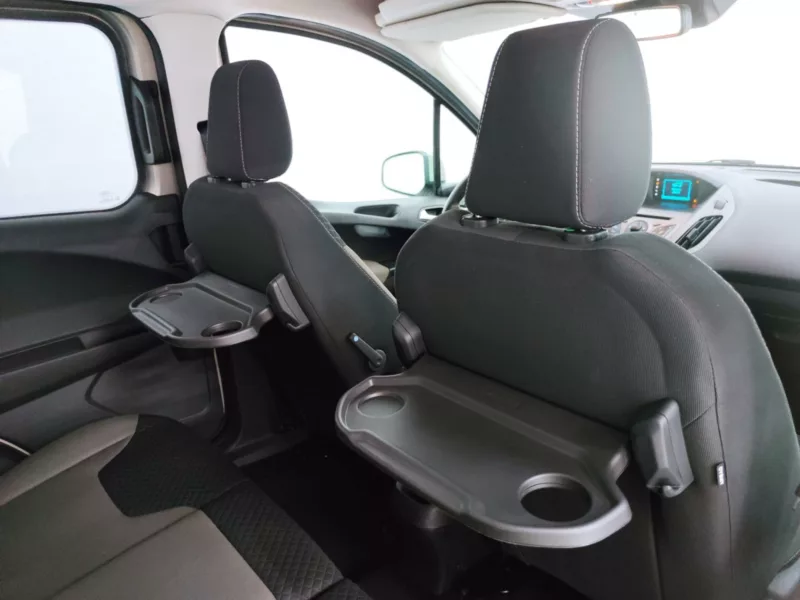 FORD Tourneo Connet Gasolina 2015 segunda-mano Jaén