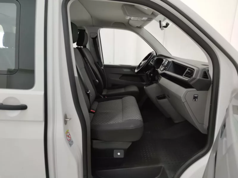 VOLKSWAGEN CARAVELLE Diesel 2023 km 0 Jaén