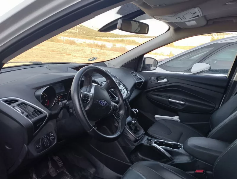 FORD KUGA Gasolina 2015 segunda-mano Jaén