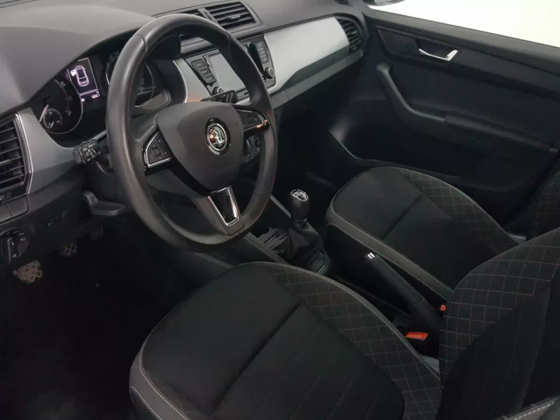 SKODA FABIA Gasolina 2019 segunda-mano Jaén