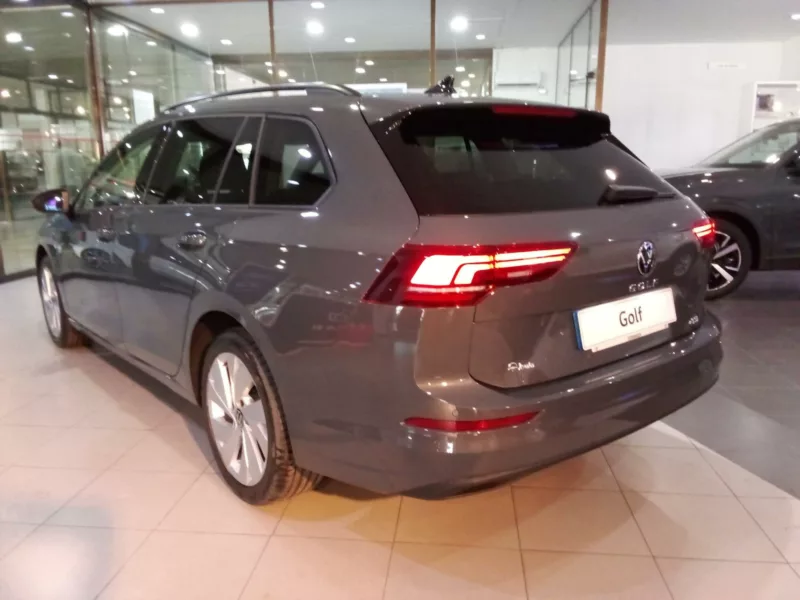 VOLKSWAGEN GOLF VARIANT Hibrido 2024 segunda-mano Jaén