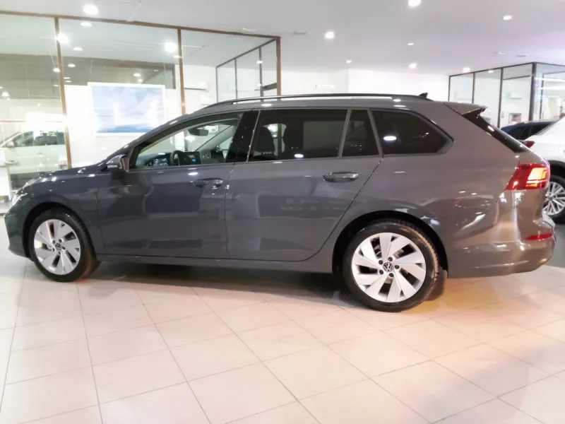 VOLKSWAGEN GOLF VARIANT Hibrido 2024 segunda-mano Jaén