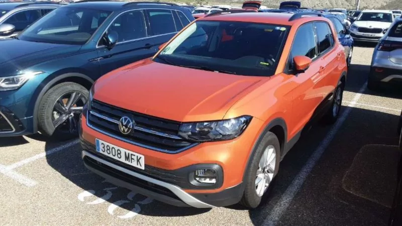 VOLKSWAGEN T-CROSS Gasolina 2023 segunda-mano Jaén