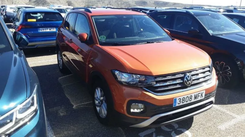 VOLKSWAGEN T-CROSS Gasolina 2023 segunda-mano Jaén