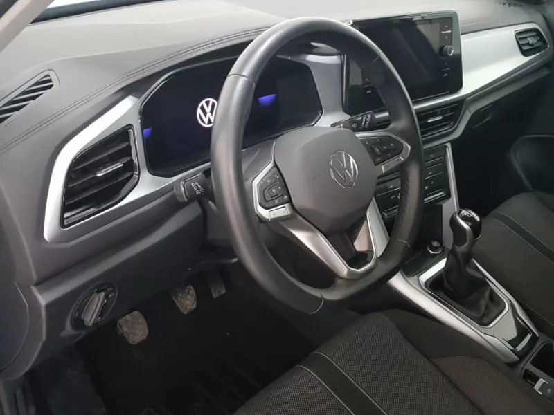 VOLKSWAGEN T-ROC Gasolina 2023 segunda-mano Jaén