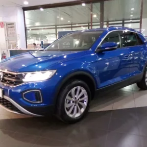 VOLKSWAGEN T-ROC Gasolina 2024 segunda-mano Jaén