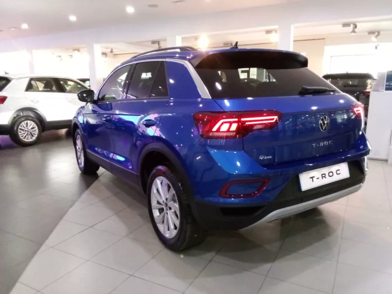 VOLKSWAGEN T-ROC Gasolina 2024 segunda-mano Jaén