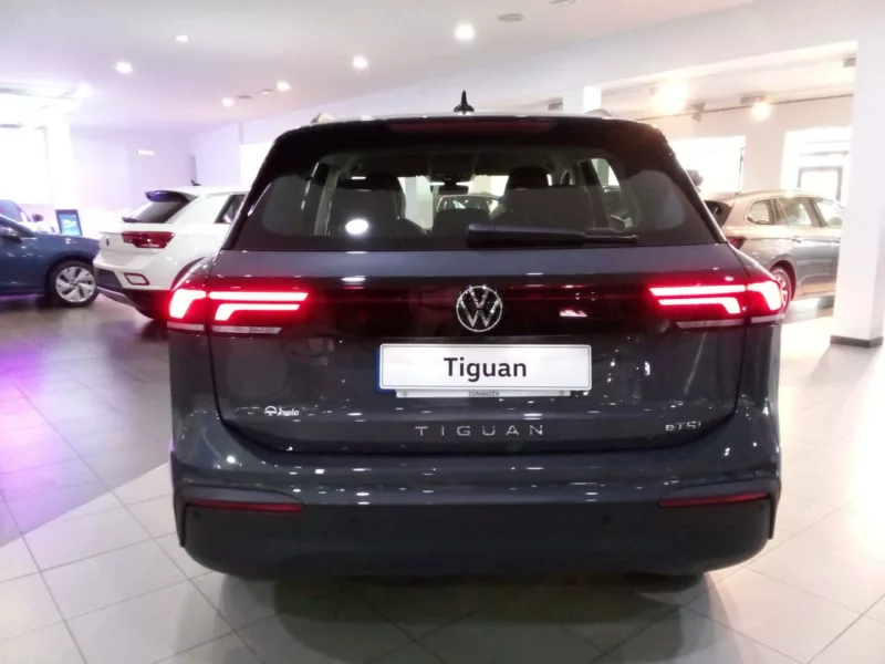 VOLKSWAGEN TIGUAN Gasolina 2024 segunda-mano Jaén