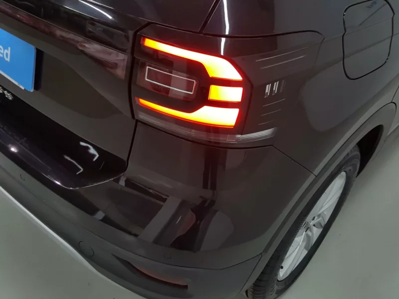 VOLKSWAGEN T-CROSS Gasolina 2023 segunda-mano Jaén