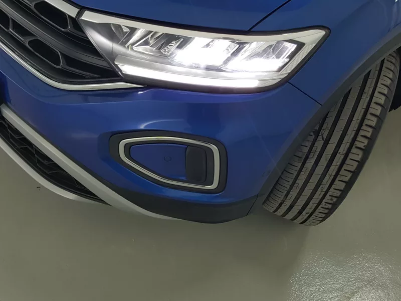 VOLKSWAGEN T-ROC Gasolina 2023 segunda-mano Jaén