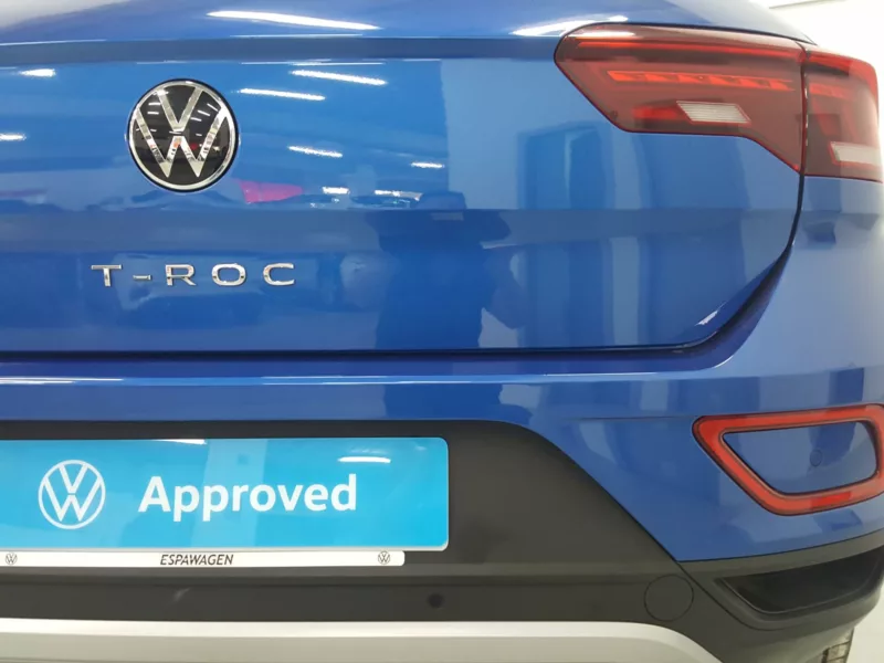 VOLKSWAGEN T-ROC Gasolina 2023 segunda-mano Jaén