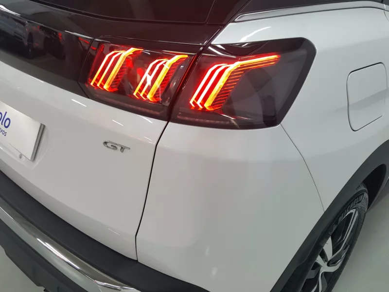 PEUGEOT 3008 Gasolina 2023 segunda-mano Jaén