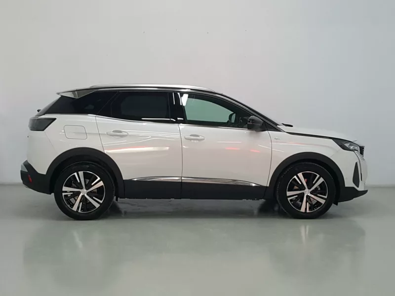 PEUGEOT 3008 Gasolina 2023 segunda-mano Jaén