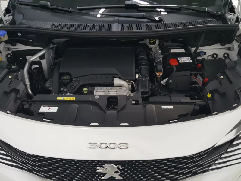 PEUGEOT 3008 Gasolina 2023 segunda-mano Jaén