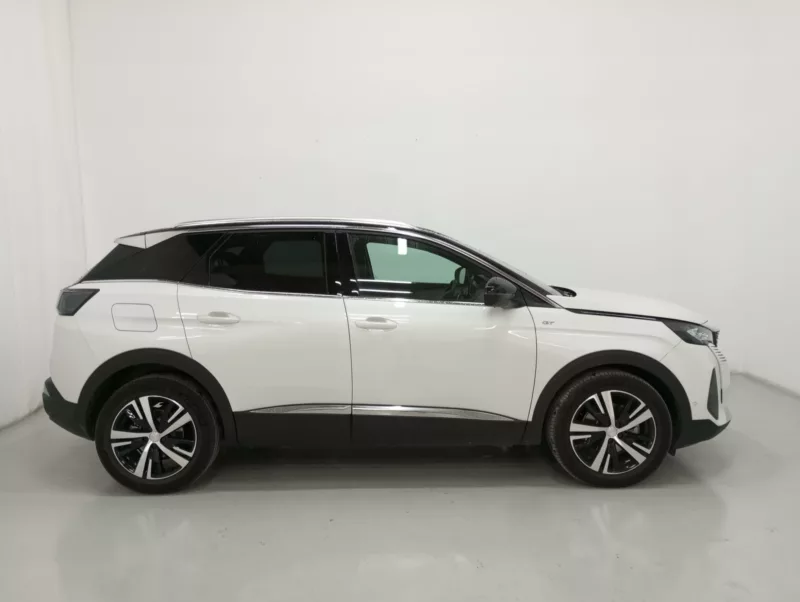 PEUGEOT 3008 Gasolina 2023 segunda-mano Jaén