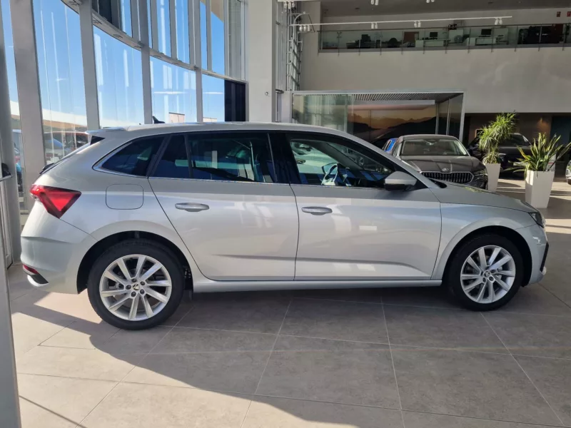 SKODA SCALA Gasolina 2024 km 0 Jaén