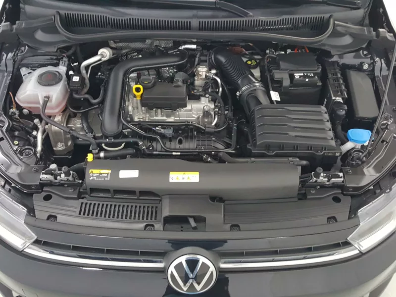 VOLKSWAGEN POLO Gasolina 2023 segunda-mano Jaén