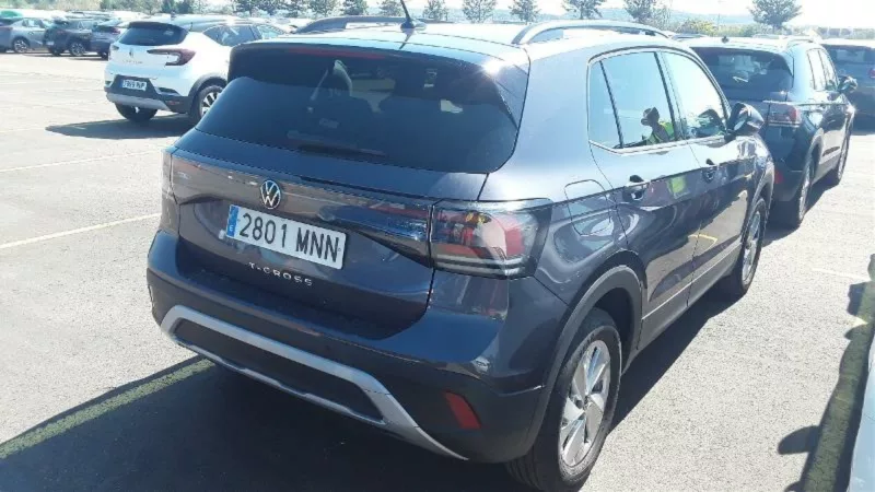 VOLKSWAGEN T-CROSS Gasolina 2024 segunda-mano Jaén