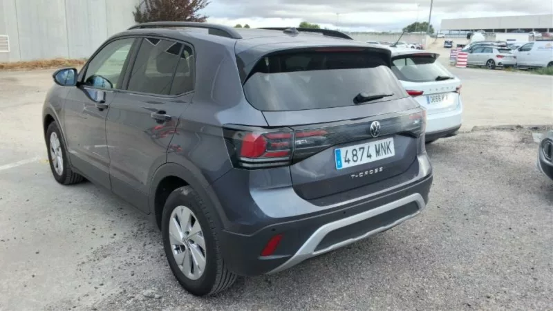 VOLKSWAGEN T-CROSS Gasolina 2024 segunda-mano Jaén