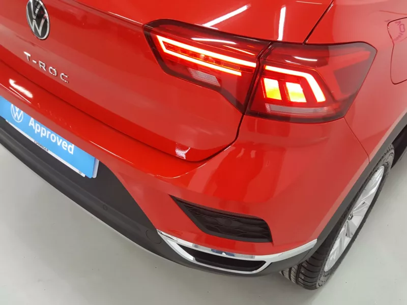 VOLKSWAGEN T-ROC Gasolina 2021 segunda-mano Jaén