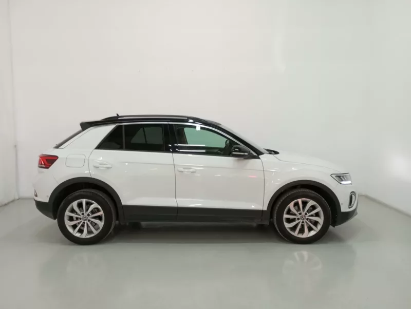 VOLKSWAGEN T-ROC Gasolina 2023 segunda-mano Jaén