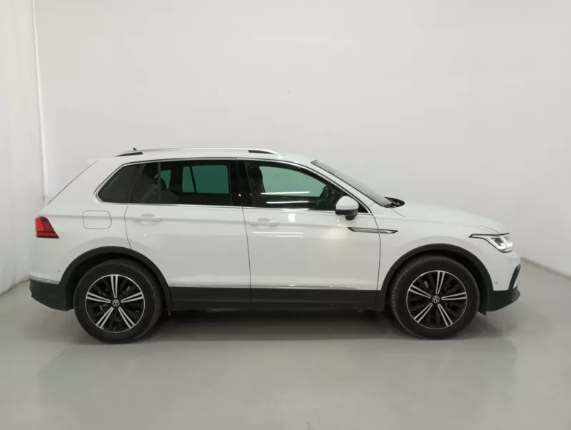 VOLKSWAGEN TIGUAN Gasolina 2021 segunda-mano Jaén