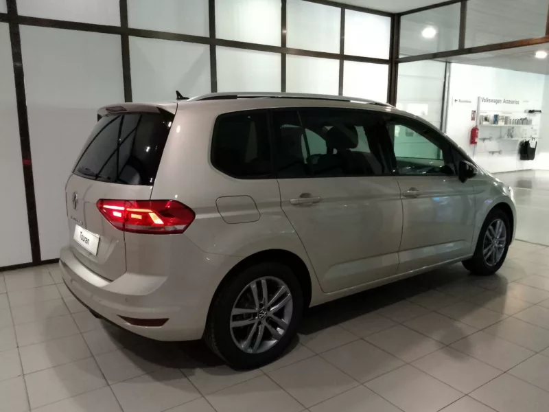 VOLKSWAGEN TOURAN Gasolina 2024 km 0 Jaén