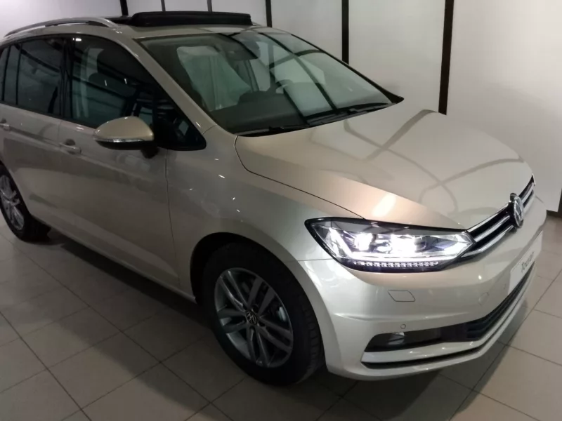 VOLKSWAGEN TOURAN Gasolina 2024 km 0 Jaén