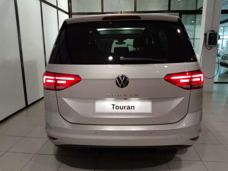 VOLKSWAGEN TOURAN Gasolina 2024 km 0 Jaén