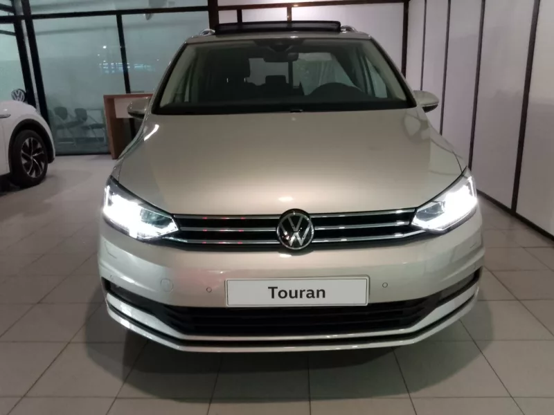 VOLKSWAGEN TOURAN Gasolina 2024 km 0 Jaén