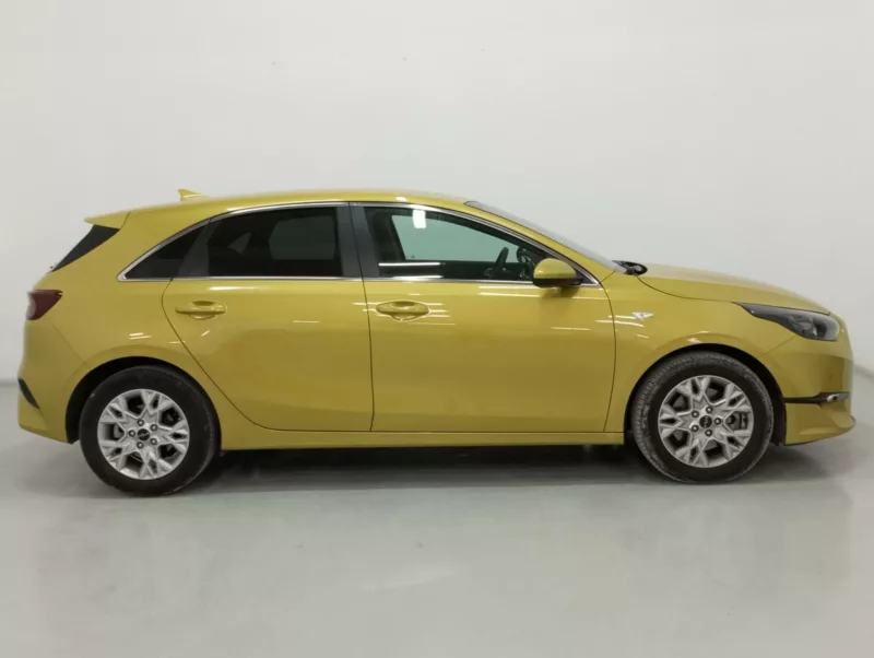 KIA CEE'D Gasolina 2022 segunda-mano Jaén