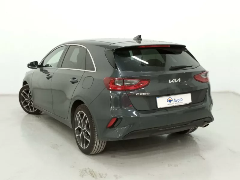 KIA CEE'D Gasolina 2022 segunda-mano Jaén