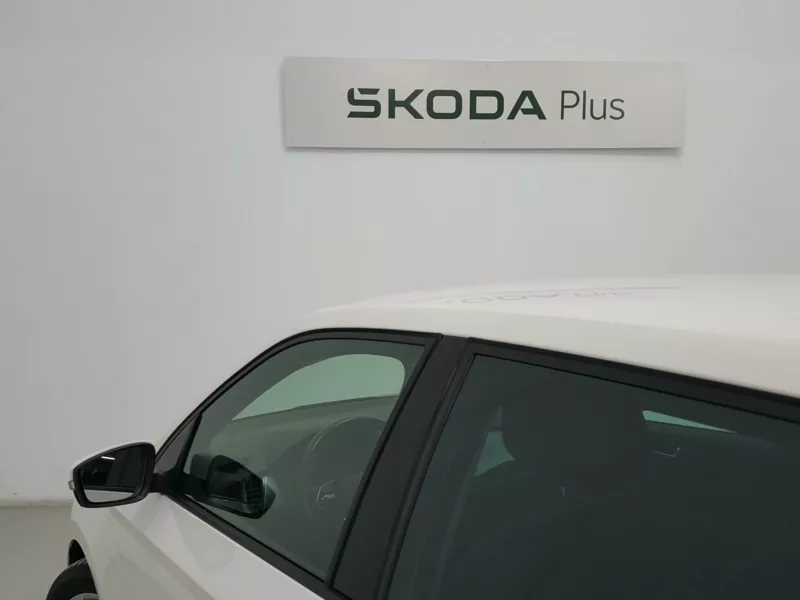 SKODA FABIA Gasolina 2021 segunda-mano Jaén