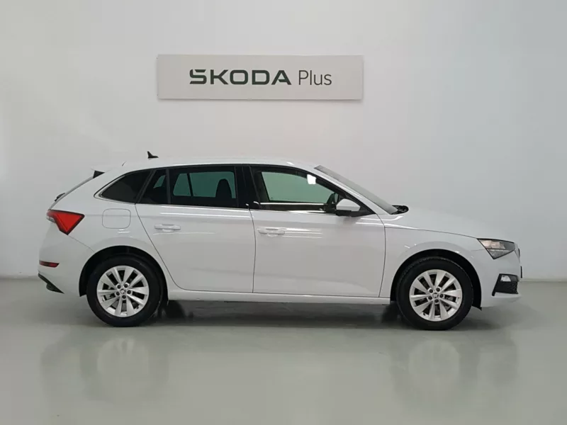 SKODA SCALA Gasolina 2023 segunda-mano Jaén