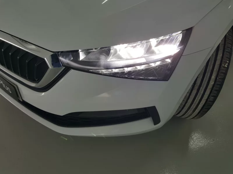 SKODA SCALA Gasolina 2023 segunda-mano Jaén