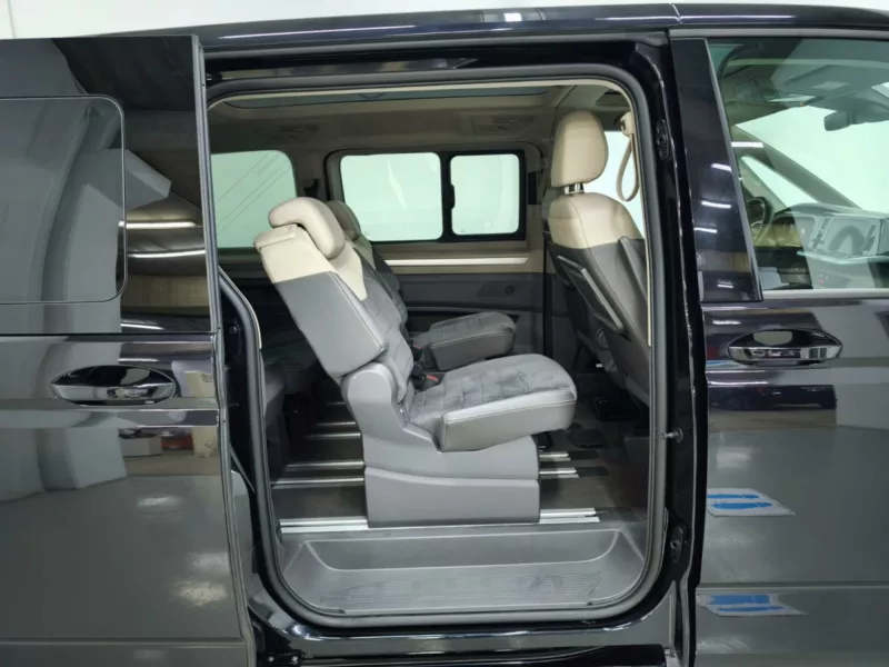 VOLKSWAGEN MULTIVAN Diesel 2024 segunda-mano Jaén