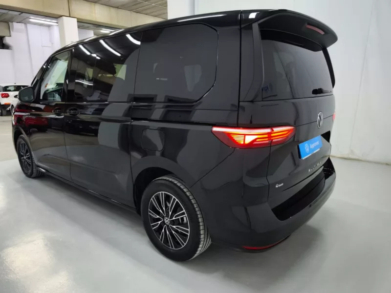 VOLKSWAGEN MULTIVAN Diesel 2024 segunda-mano Jaén