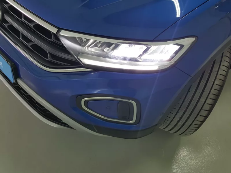 VOLKSWAGEN T-ROC Gasolina 2023 segunda-mano Jaén