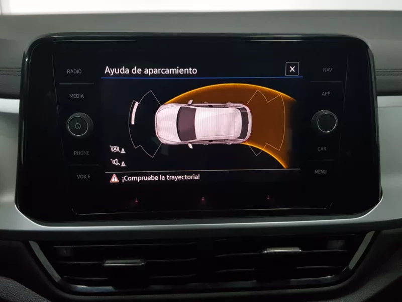 VOLKSWAGEN T-ROC Gasolina 2023 segunda-mano Jaén