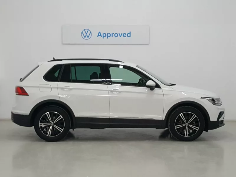 VOLKSWAGEN TIGUAN Gasolina 2021 segunda-mano Jaén