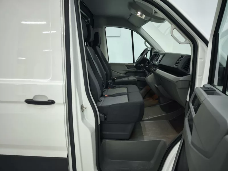 VOLKSWAGEN CRAFTER FURGON Diesel 2019 segunda-mano Jaén