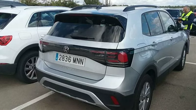 VOLKSWAGEN T-CROSS Gasolina 2024 segunda-mano Jaén